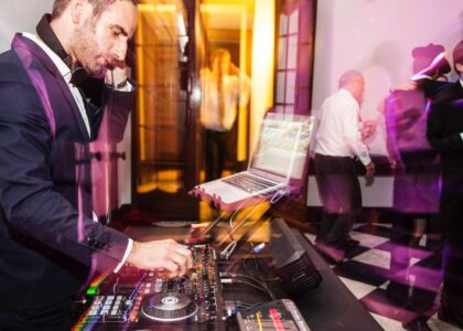DJ Nils Boldhaus: Günstiger Disc Jockey In Hamburg Für Private Party Oder Geburtstag Buchen