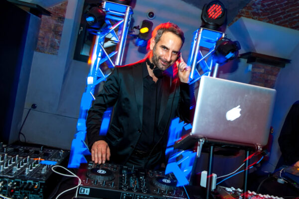 Buchen Sie DJ Nils Boldhaus für Ihre Veranstaltung oder Hochzeit in Hamburg